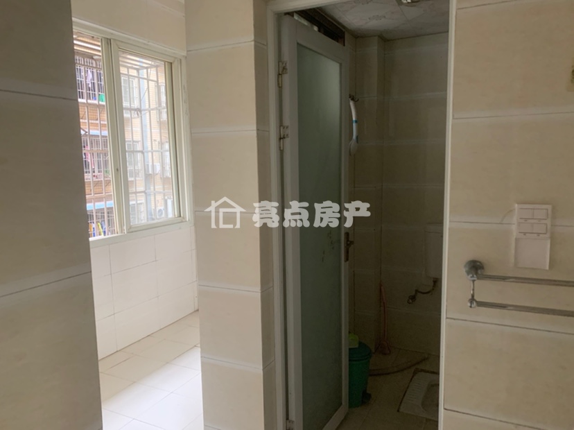 高滩坝小区,精品好房，高滩坝小区3室2厅2卫1阳台，房主急售6