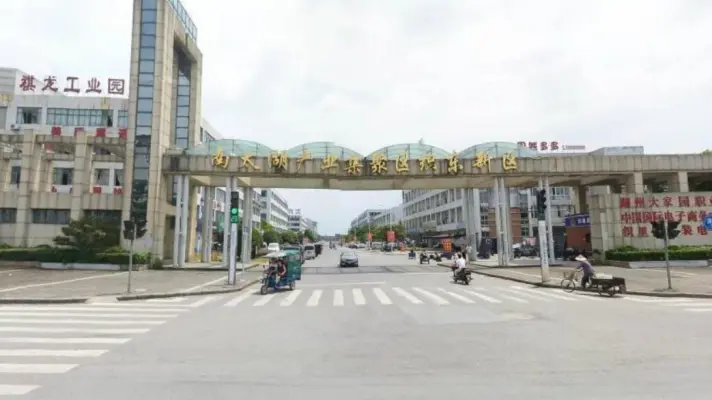 祺龙科技城工业园1000㎡ 三证齐 5楼 售420万