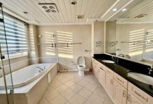 高层大三居 二次新装修 家具家电齐全 随时拎包入住