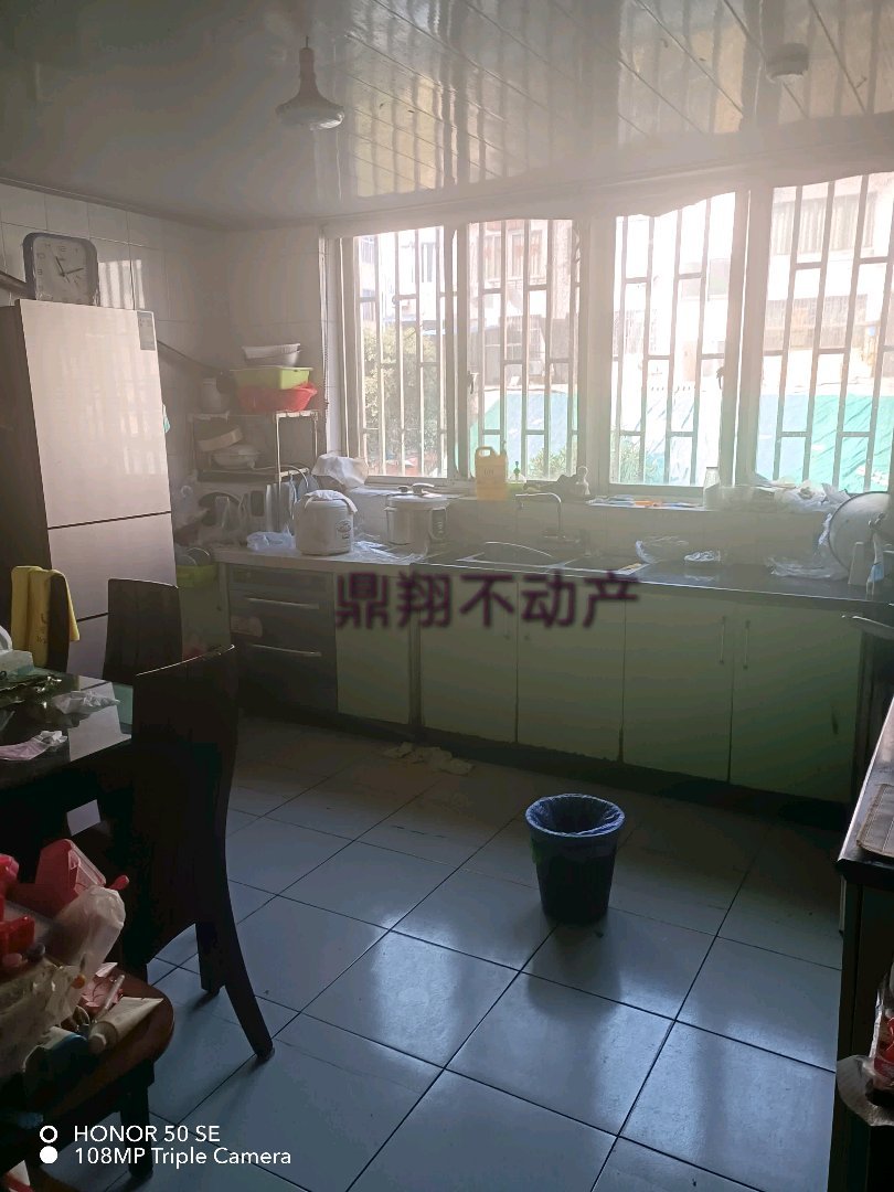 新建巷,三门大酒店旁边一直上，带小院5