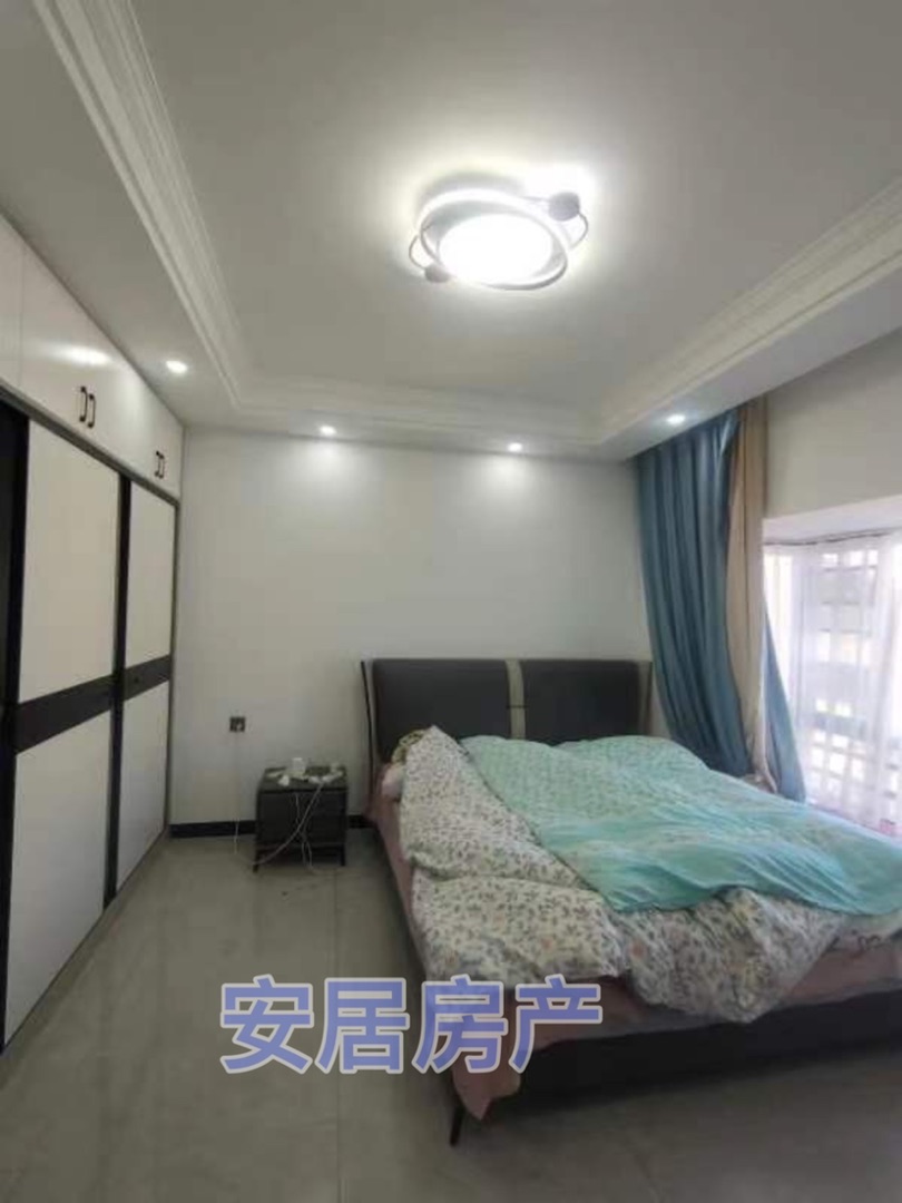 锦辉广场,锦辉广场周边配套完善，精装2