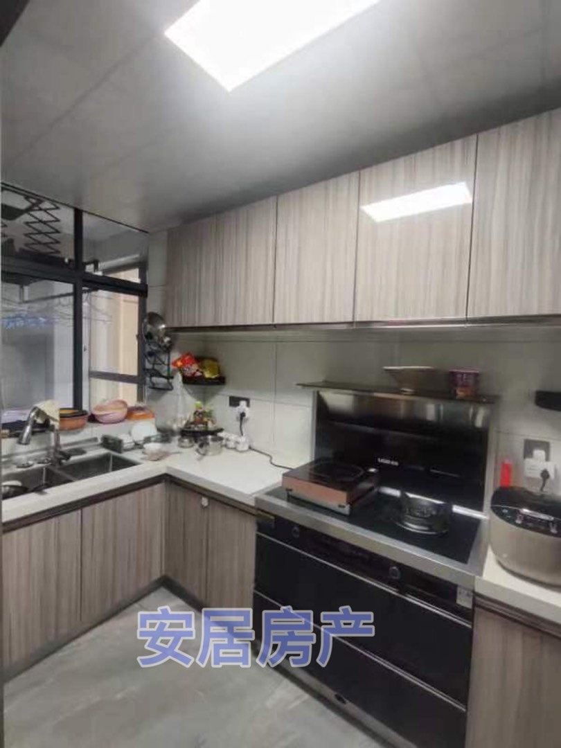 锦辉广场,锦辉广场周边配套完善，精装5