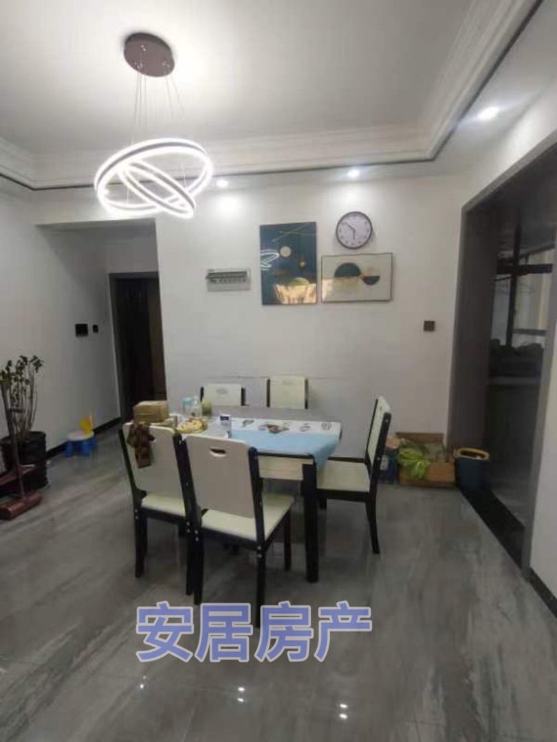 锦辉广场,锦辉广场周边配套完善，精装3
