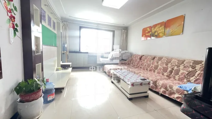 金泰步行街，底商上去三层半，满二，