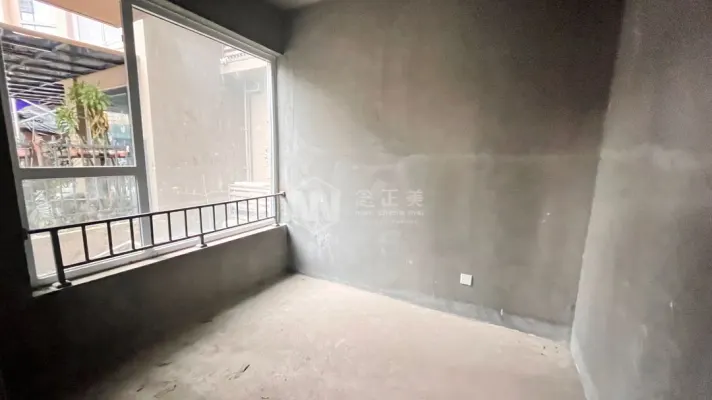 带一100平米露台，清水2房