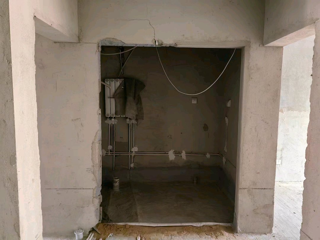 东华锦城,东华锦城电梯房六层85平米两室老本水电已改2