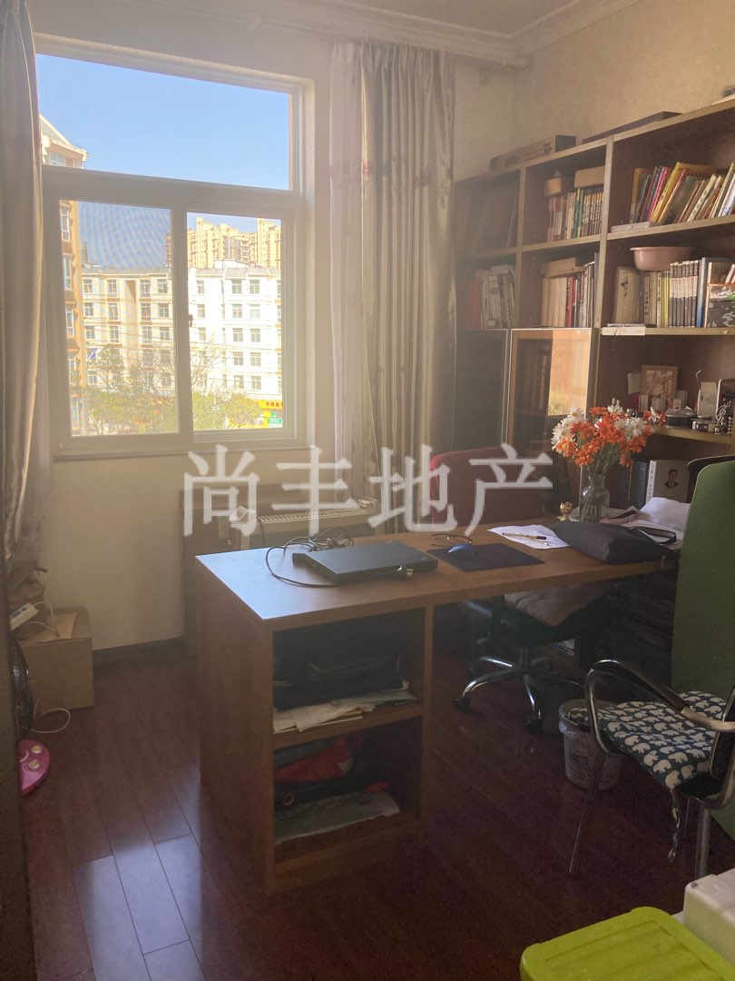 都市森邻,都市森邻小区中间单元房3楼 大四室一线品牌装修、换别墅诚售10