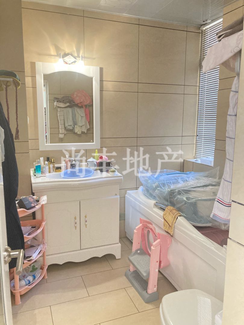都市森邻,都市森邻小区中间单元房3楼 大四室一线品牌装修、换别墅诚售5