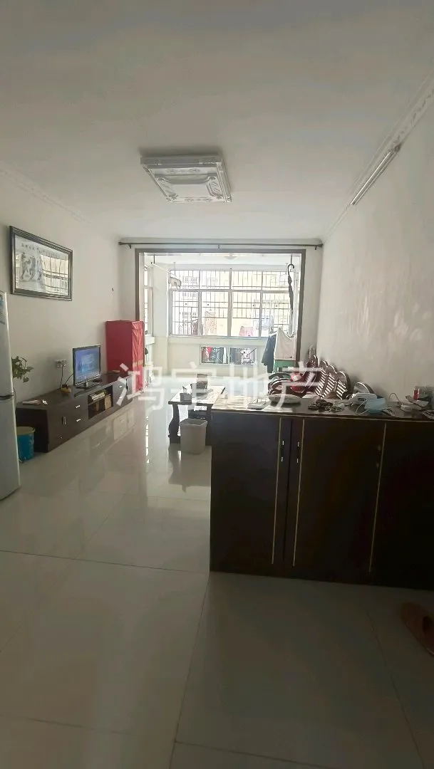 伟业公园路小区装修三房带储间出售