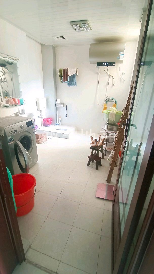 伟业公园路小区,伟业公园路小区装修三房带储间出售3
