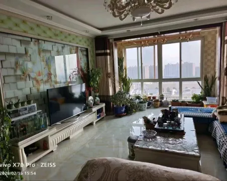东方秦韵3室2厅1卫朝南精装