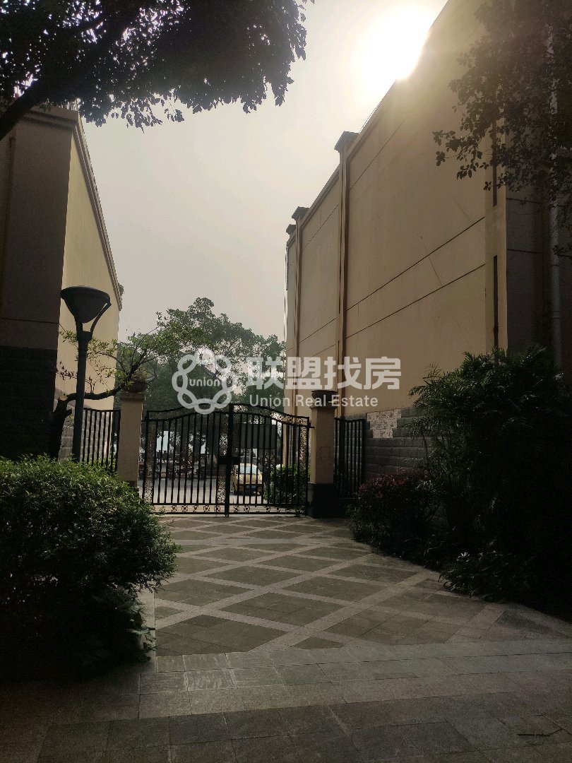 广汇东湖城,东湖公园边，广汇东湖城电梯3房，家电家具齐全，拎包入住12