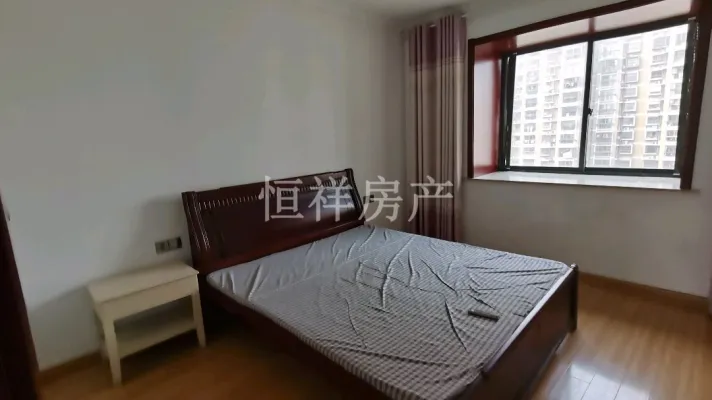 东桥四中，两室两厅一卫，南北通透
