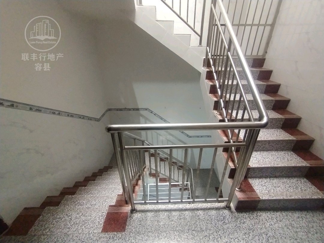 容县城南毛坯2室1厅2卫二手房出售3