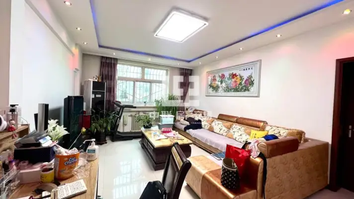 低楼层三室两厅两卫，精装修