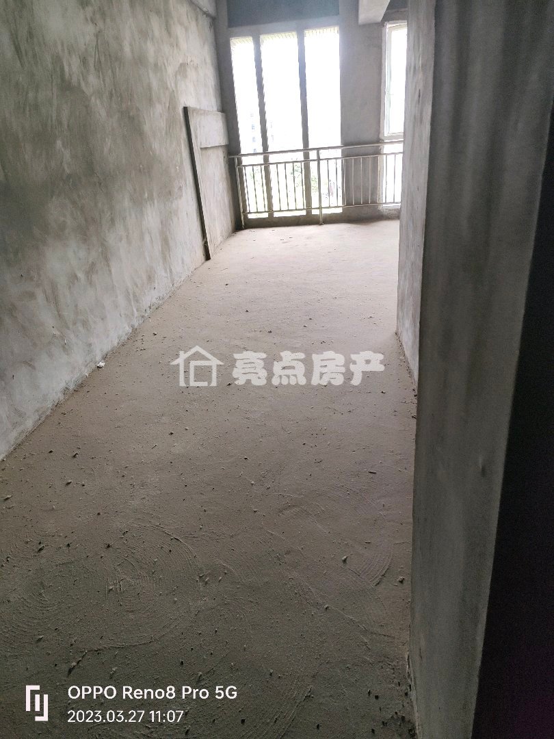 水富县城中毛坯3室2厅2卫二手房出售10