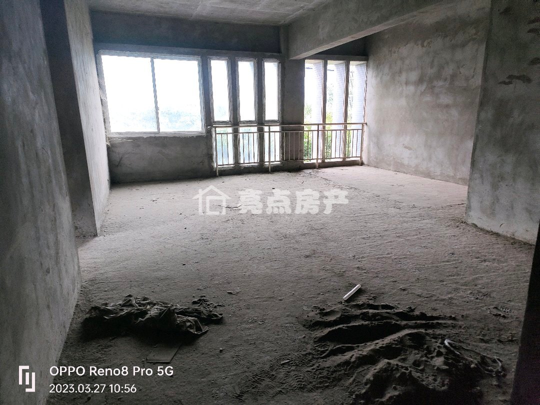 水富县城中毛坯3室2厅2卫二手房出售9