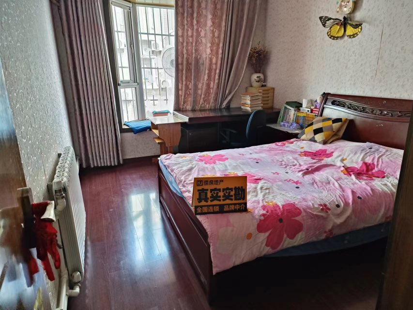 祥安花园,祥安小区精装3室出售，有暖气，面积很大2