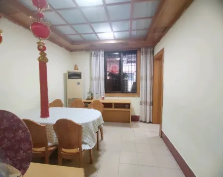 中华路3室2厅1卫朝南精装