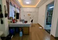 座北朝南，街心公园围绕8