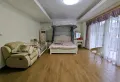 座北朝南，街心公园围绕6
