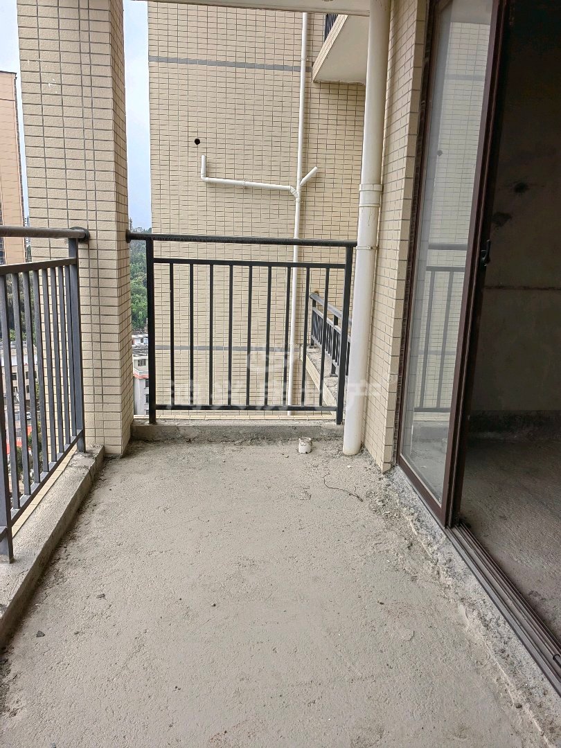 北流市城西毛坯4室2厅2卫二手房出售7