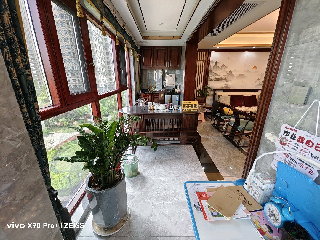 和昌国际城三期,中庚香山新城165万元161㎡4室2厅2卫2阳台豪装12