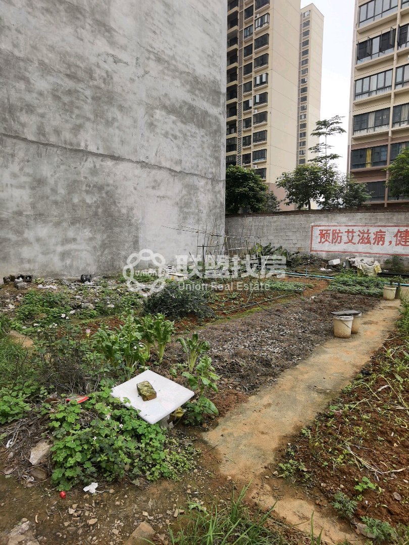 江南枢纽工程拆迁小区,港南双间宅基地，出让证，路宽好停车2