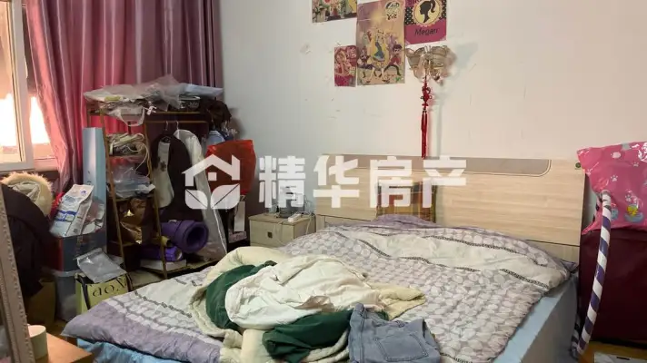 芦南苑，步梯中层，三室两厅一卫，户型方正，采光足，赠送储藏间