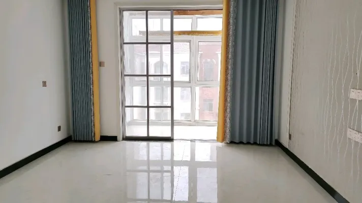 天明一期三室两厅两卫 精装三房未入住过 带阁楼 可小刀