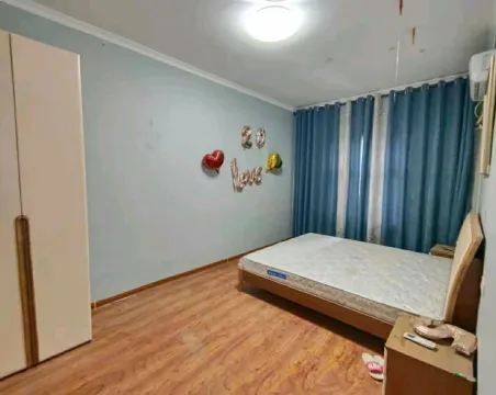 庭院房4室2厅2卫朝南北精装