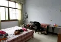 天鹅湖附近的二间二层庭院房出售，停车方便。9