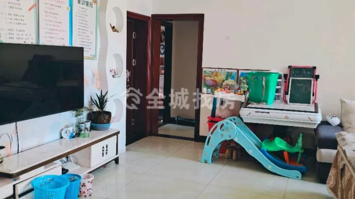 卧龙大都会三室两厅两卫带两个车位租到了不卖，了