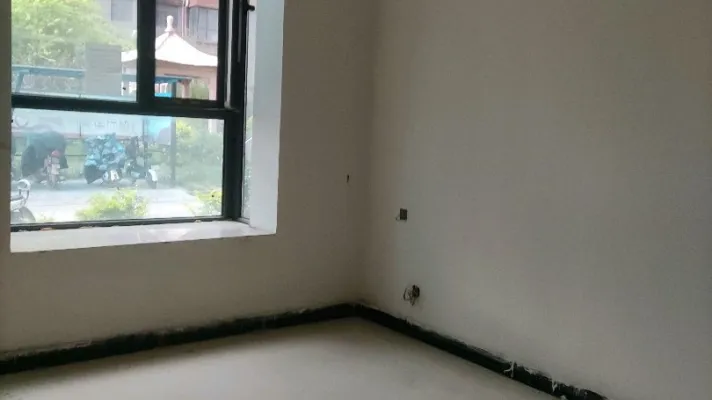 名仁公馆，复试楼上下两层落地大飘窗！简装带大车库，包更名