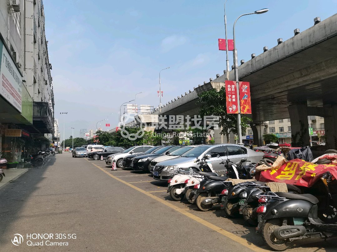 金港大道,金港大道东段，双间天地楼出售。供6层。租金高。15