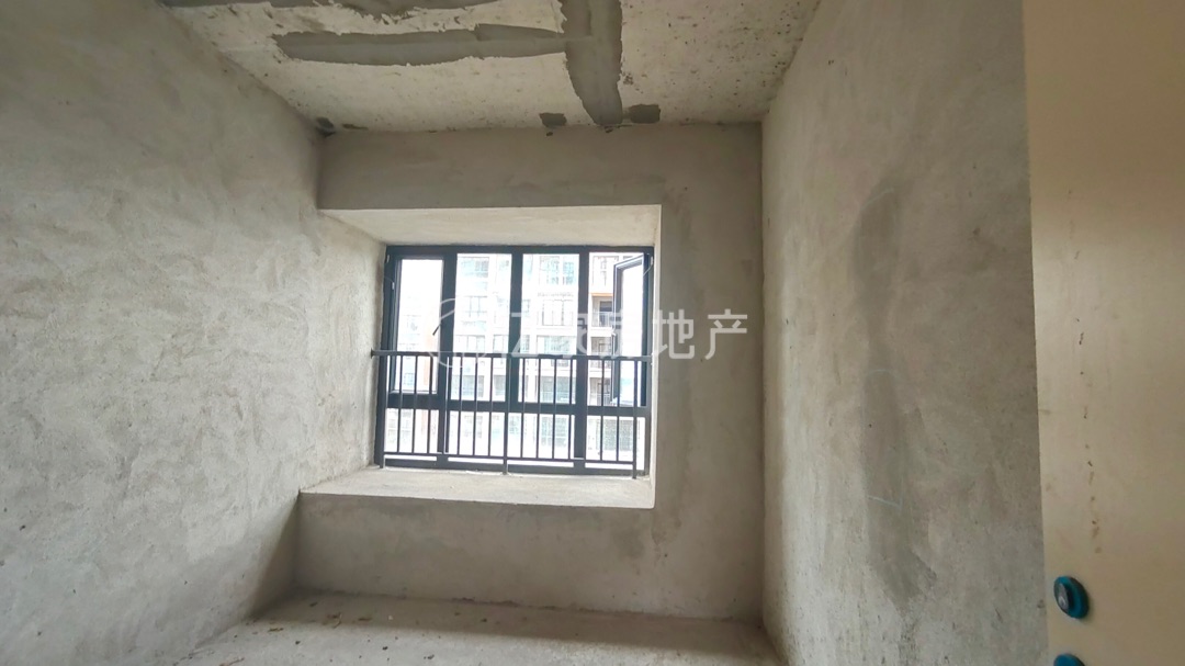 容县城南毛坯5室2厅2卫二手房出售5