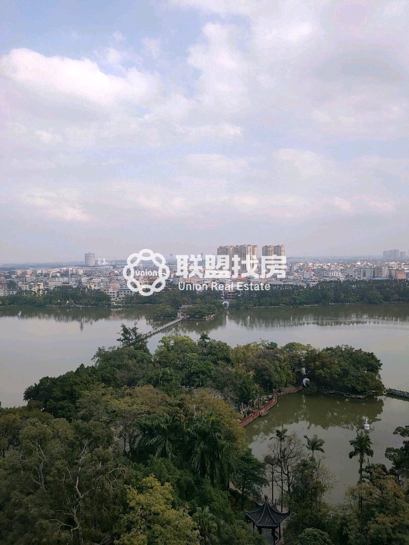 广汇东湖城,43万买广汇东湖精装湖景2房家具全新拎包入住，实地看更惊艳15