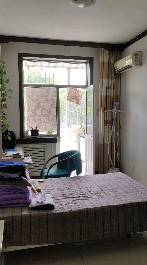 三室两厅，南北通透，带地下室，三小服务区，