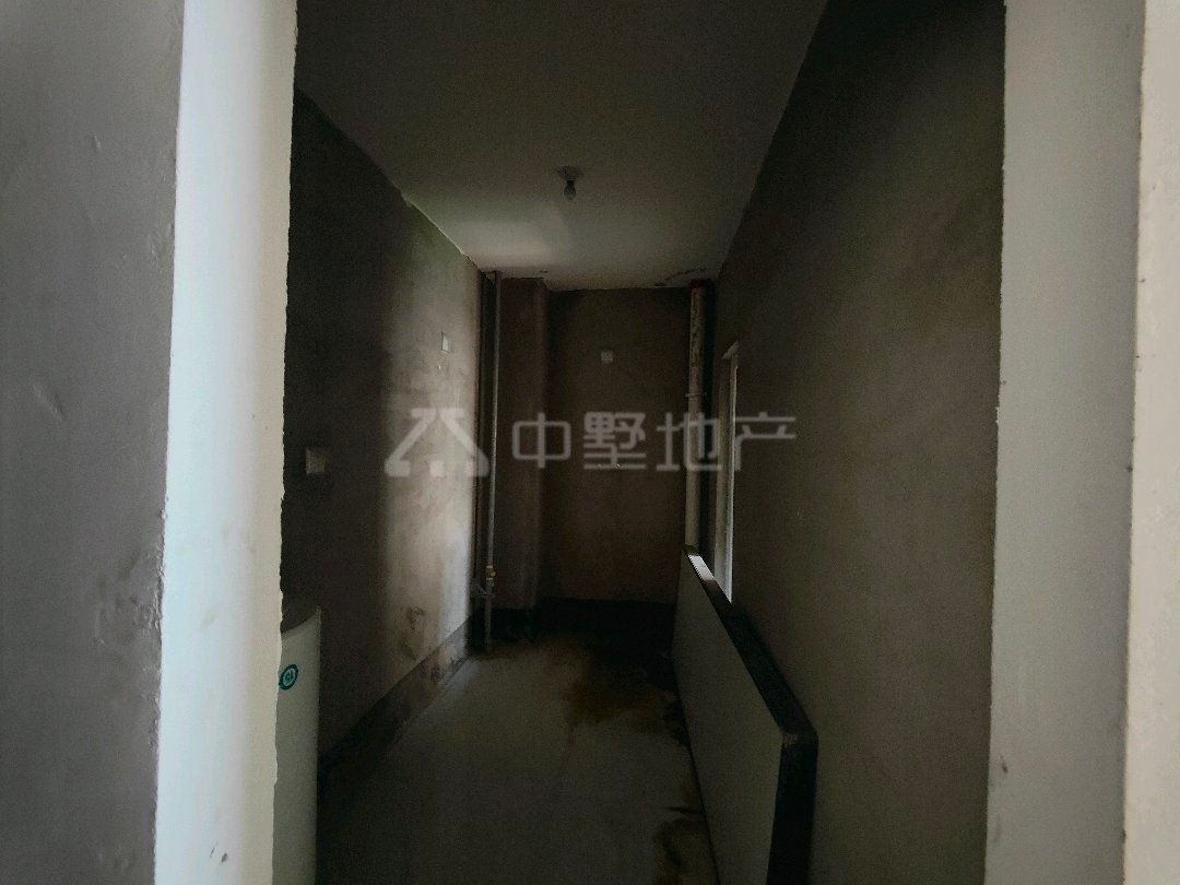 泰和苑东区,泰和苑东区周边配套完善，泳池健身影院一应俱全4