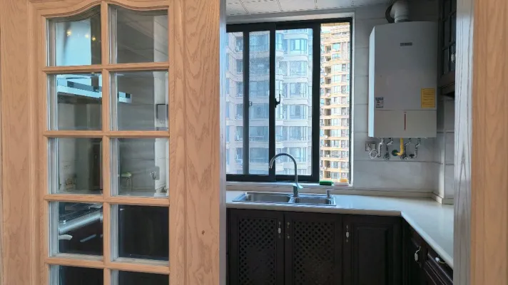 万泰水晶城 精装带家具家电 房东诚心出售