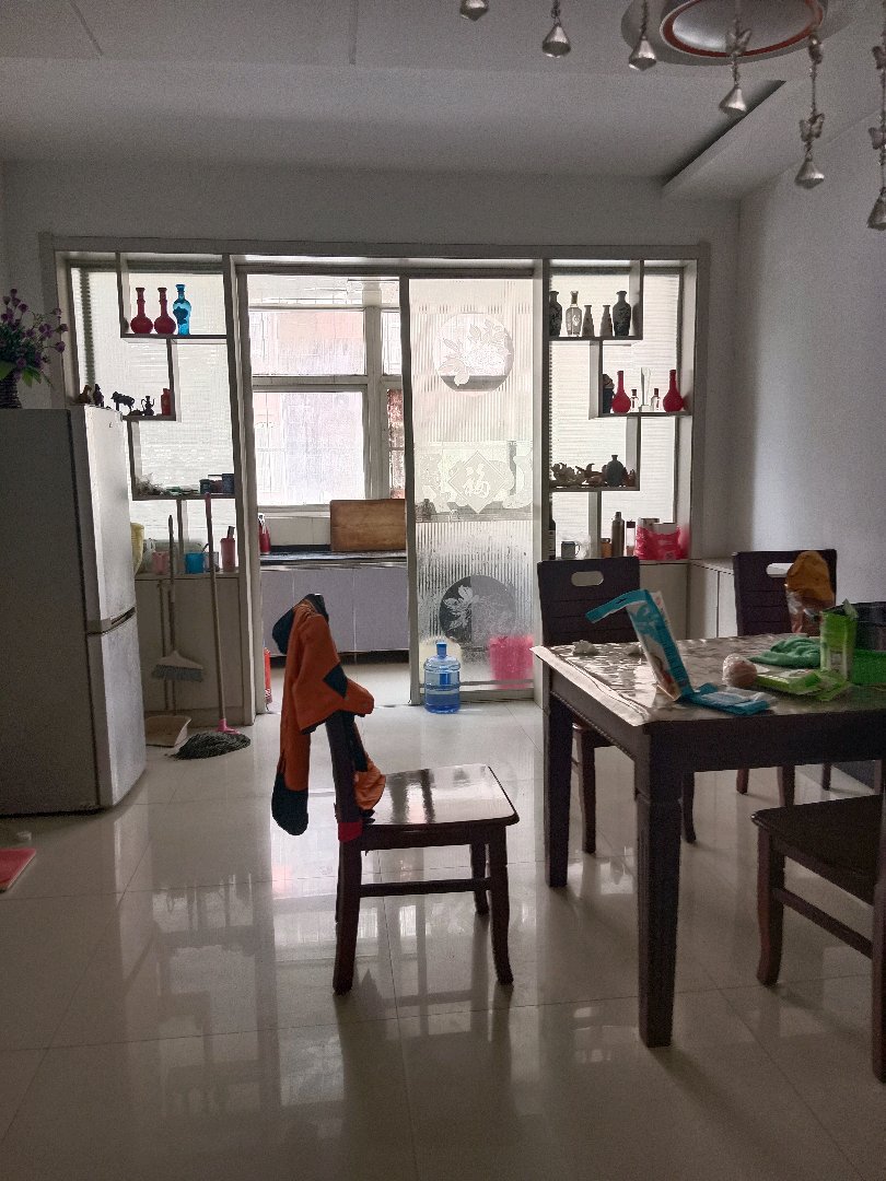 大名环保局家属院,西户，简单装修，有车库另加10万，无储藏间，能更名4