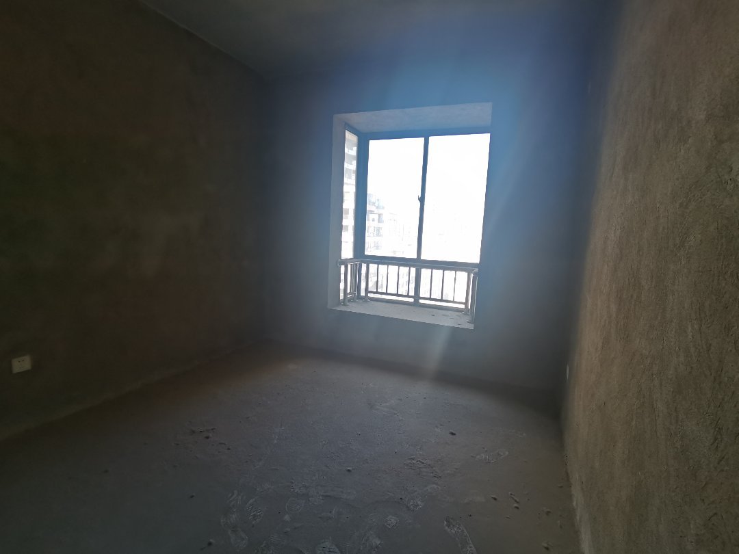 麒麟区南片区毛坯4室2厅2卫二手房出售6