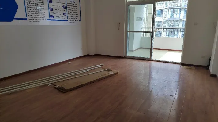 百利城附近，4居带车位可做屋顶花园，采光好