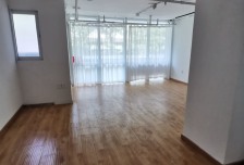 地铁沿线华贸公寓底商美容遗留可注册