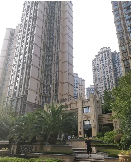 邦泰铂仕公馆-东兴区西万达汉安大道与十号路交汇处(万达广场北侧)