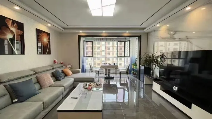 春天家园三室两厅，南北通透，黄金楼层，诚心出售