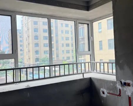 观御园南区4室2厅1卫朝东毛坯