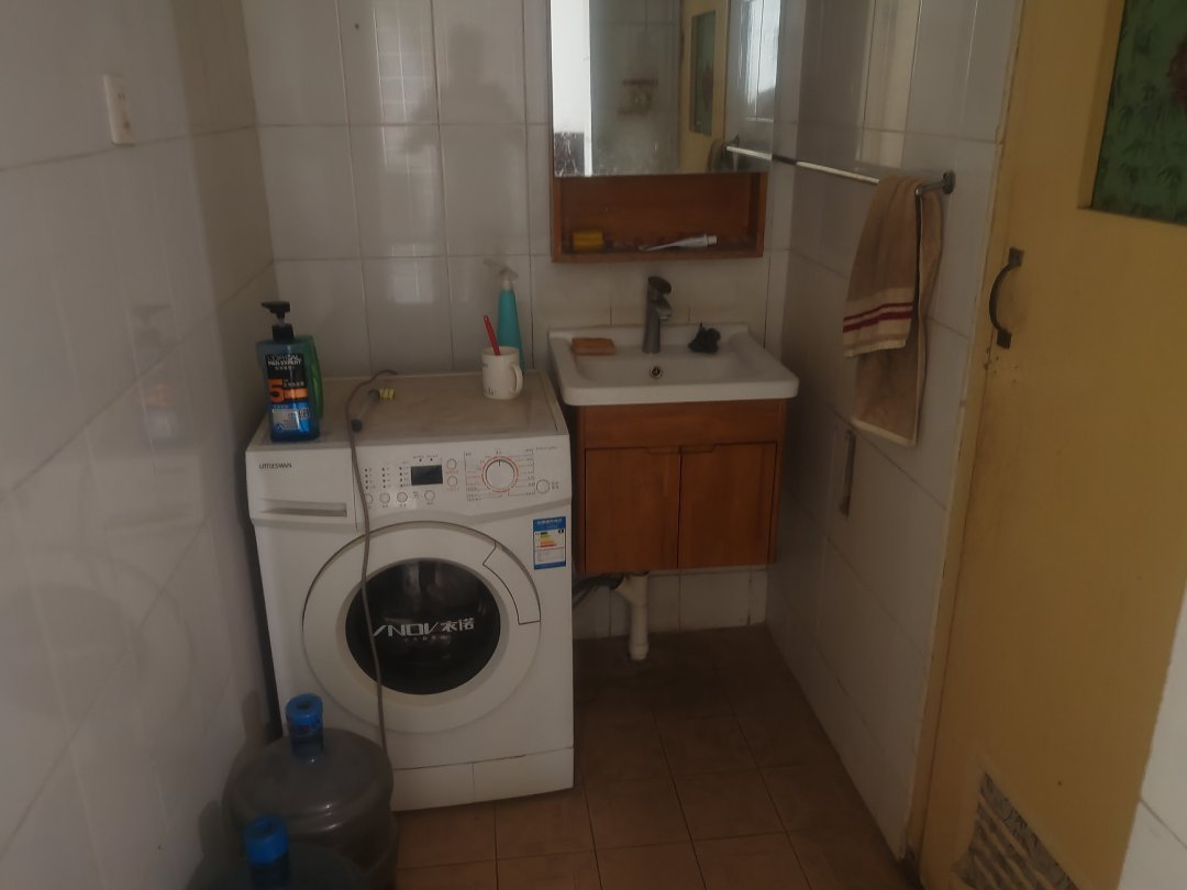 百货公司家属楼,百货公司家属楼地铁精装3室2厅2卫1阳台，交通便利，设施齐全2