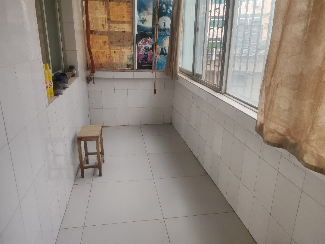 百货公司家属楼,百货公司家属楼地铁精装3室2厅2卫1阳台，交通便利，设施齐全3