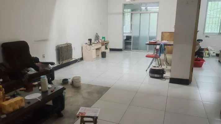 百货公司家属楼地铁精装3室2厅2卫1阳台，交通便利，设施齐全